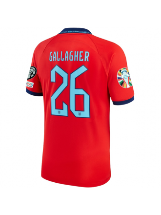 Maglia da trasferta Nike England Conor Gallagher 22/23 con toppe per le qualificazioni agli Europei (Challenge Red/Blue Void)