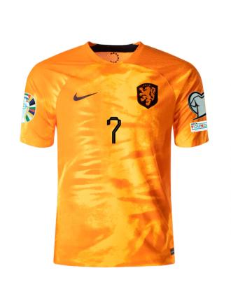 Nike Olanda Steven Bergwijn Maglia casalinga autentica con toppe per le qualificazioni agli Euro 22/23 (laser arancione/nero)