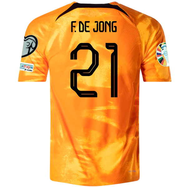 Maglia Nike Olanda Frenkie De Jong Home Match Authentic con patch per le qualificazioni agli Euro 22/23 (Laser Orange/Nero)